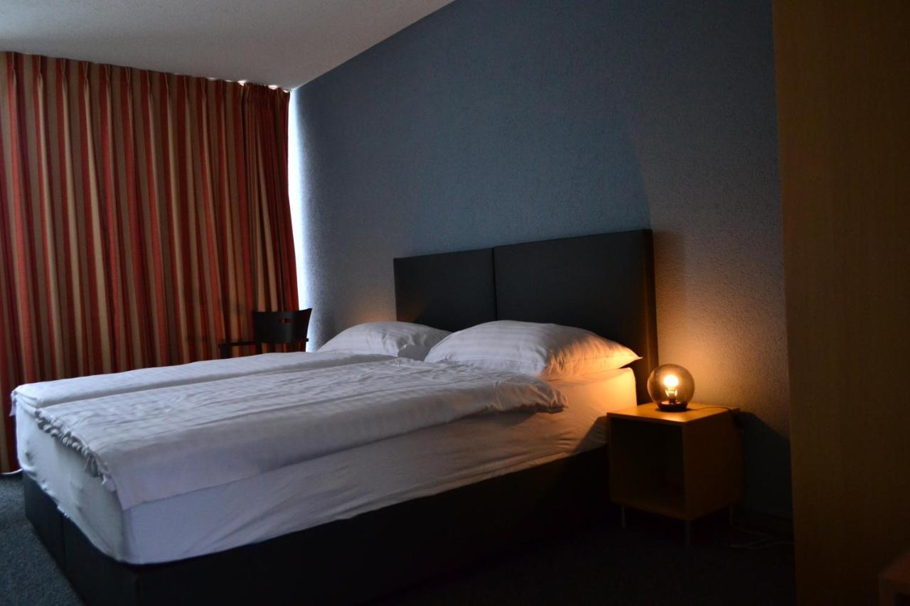 Hotel Les Rives Du Doubs レ・プルネ エクステリア 写真