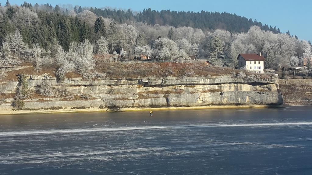 Hotel Les Rives Du Doubs レ・プルネ エクステリア 写真