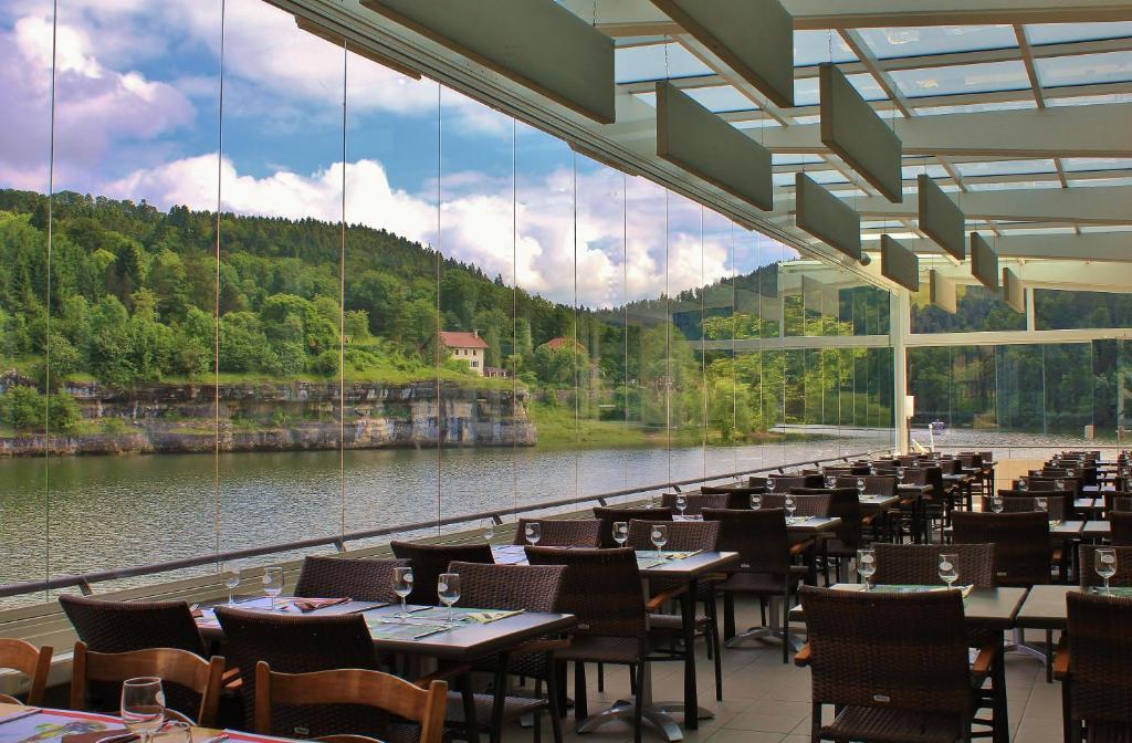 Hotel Les Rives Du Doubs レ・プルネ エクステリア 写真
