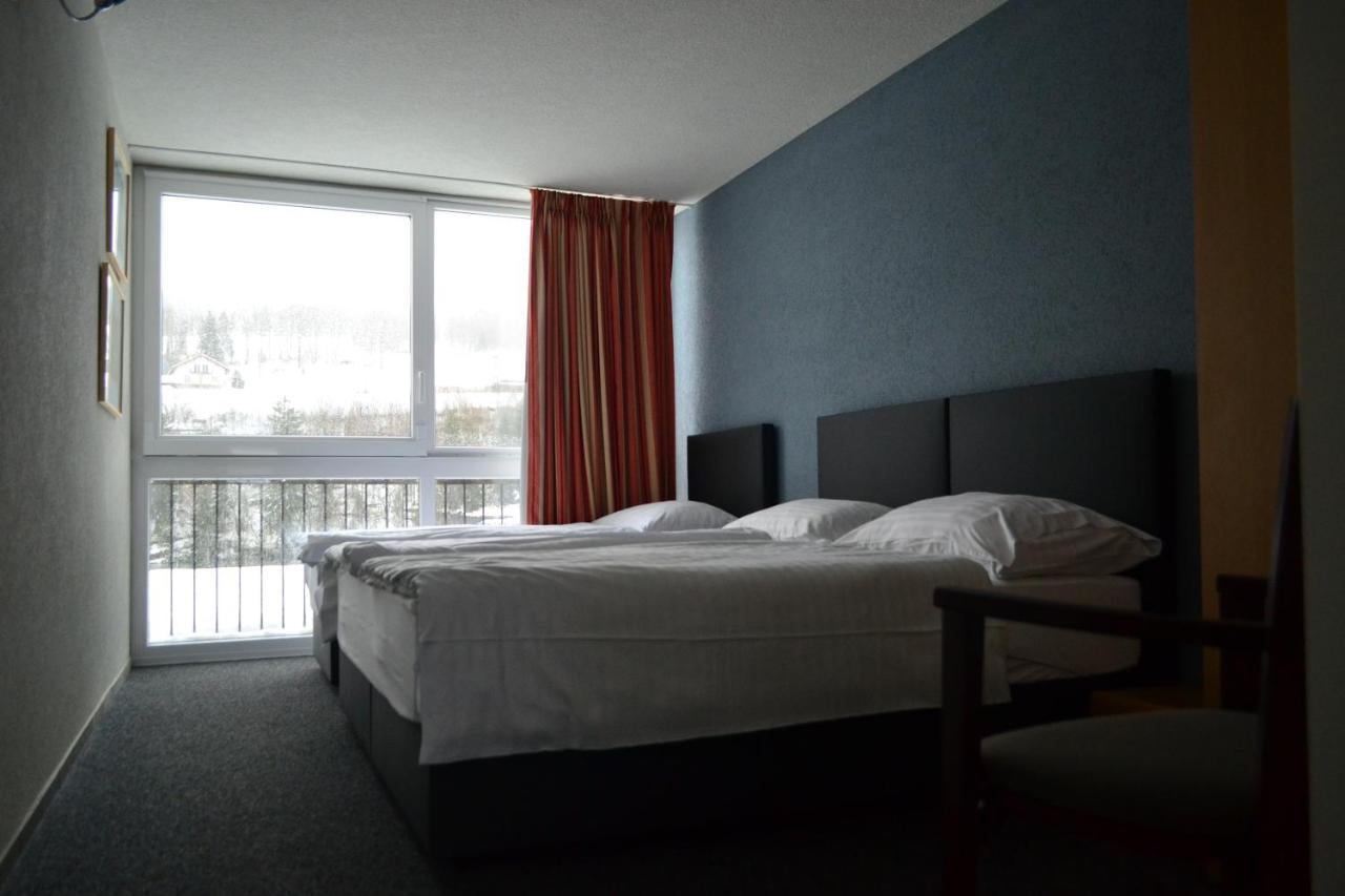 Hotel Les Rives Du Doubs レ・プルネ エクステリア 写真